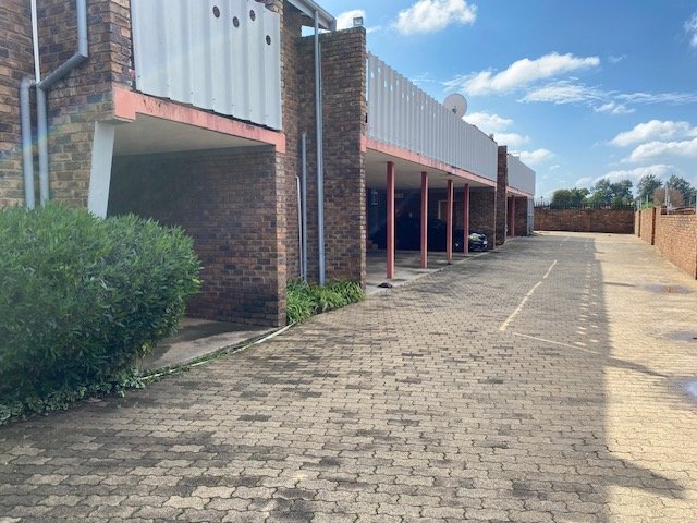 2 Bedroom Property for Sale in Brackendowns Gauteng