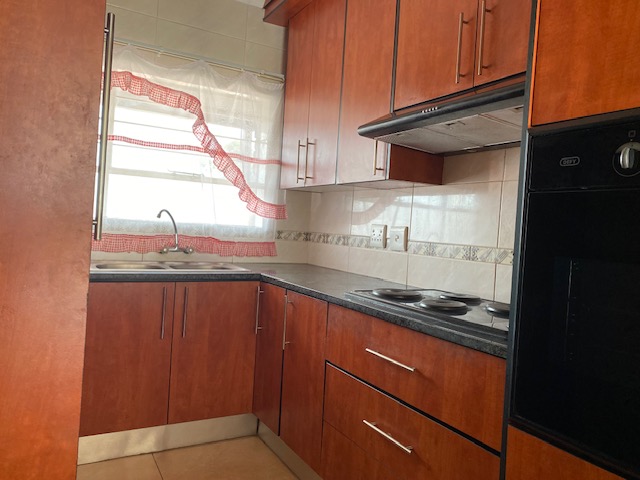 2 Bedroom Property for Sale in Brackendowns Gauteng