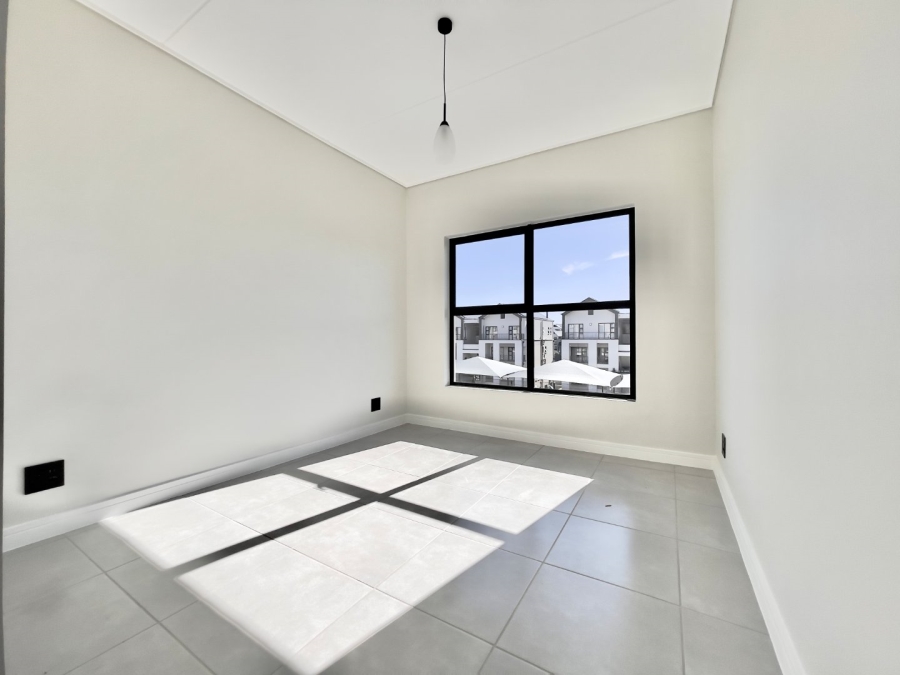 To Let 3 Bedroom Property for Rent in Waterfall Gauteng