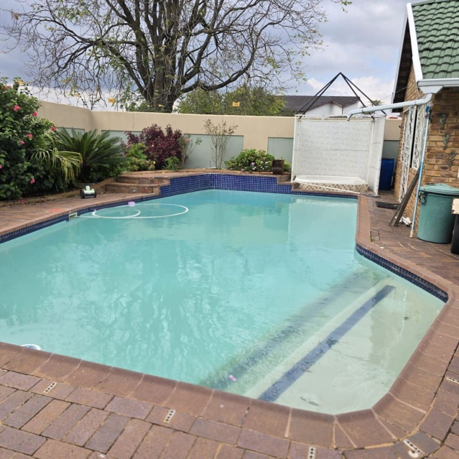 3 Bedroom Property for Sale in Bonaero Park Gauteng