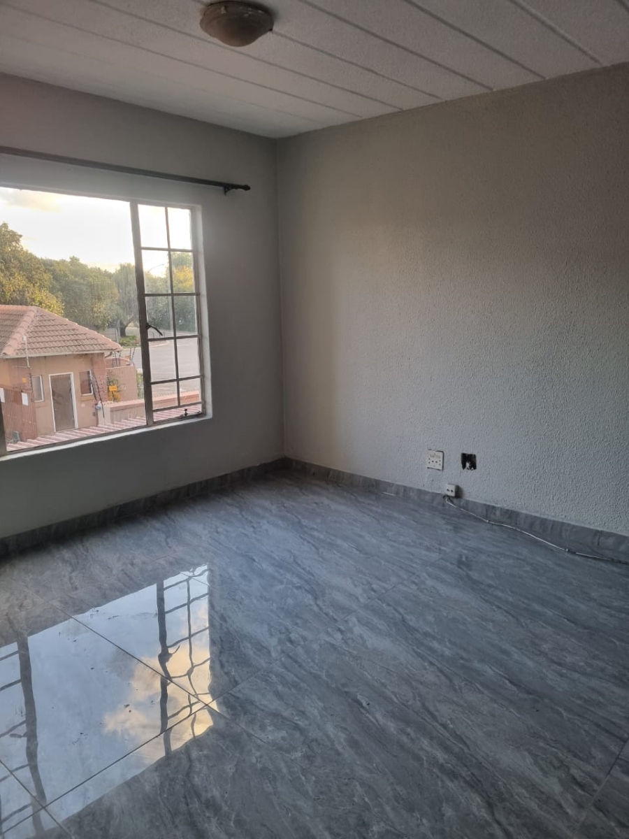 To Let 2 Bedroom Property for Rent in Goedeburg Gauteng