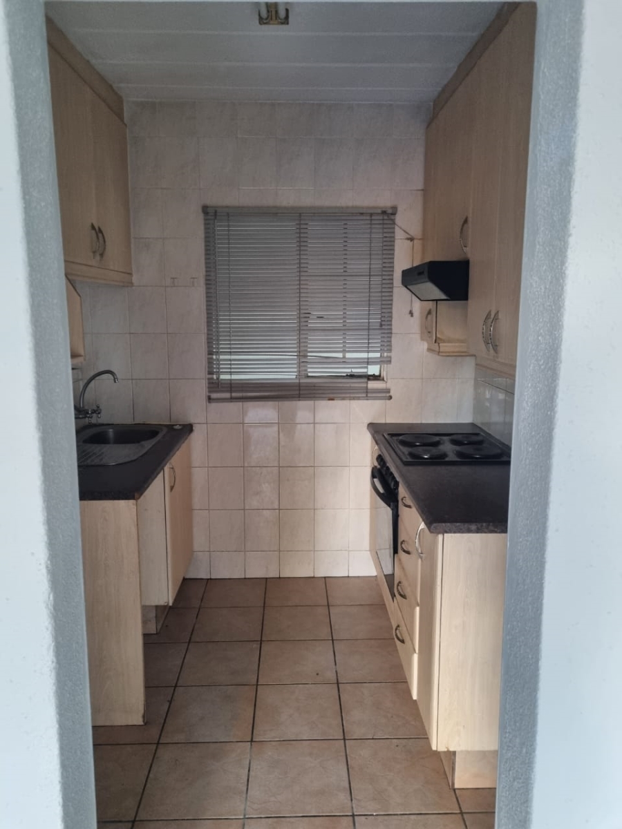 To Let 2 Bedroom Property for Rent in Goedeburg Gauteng