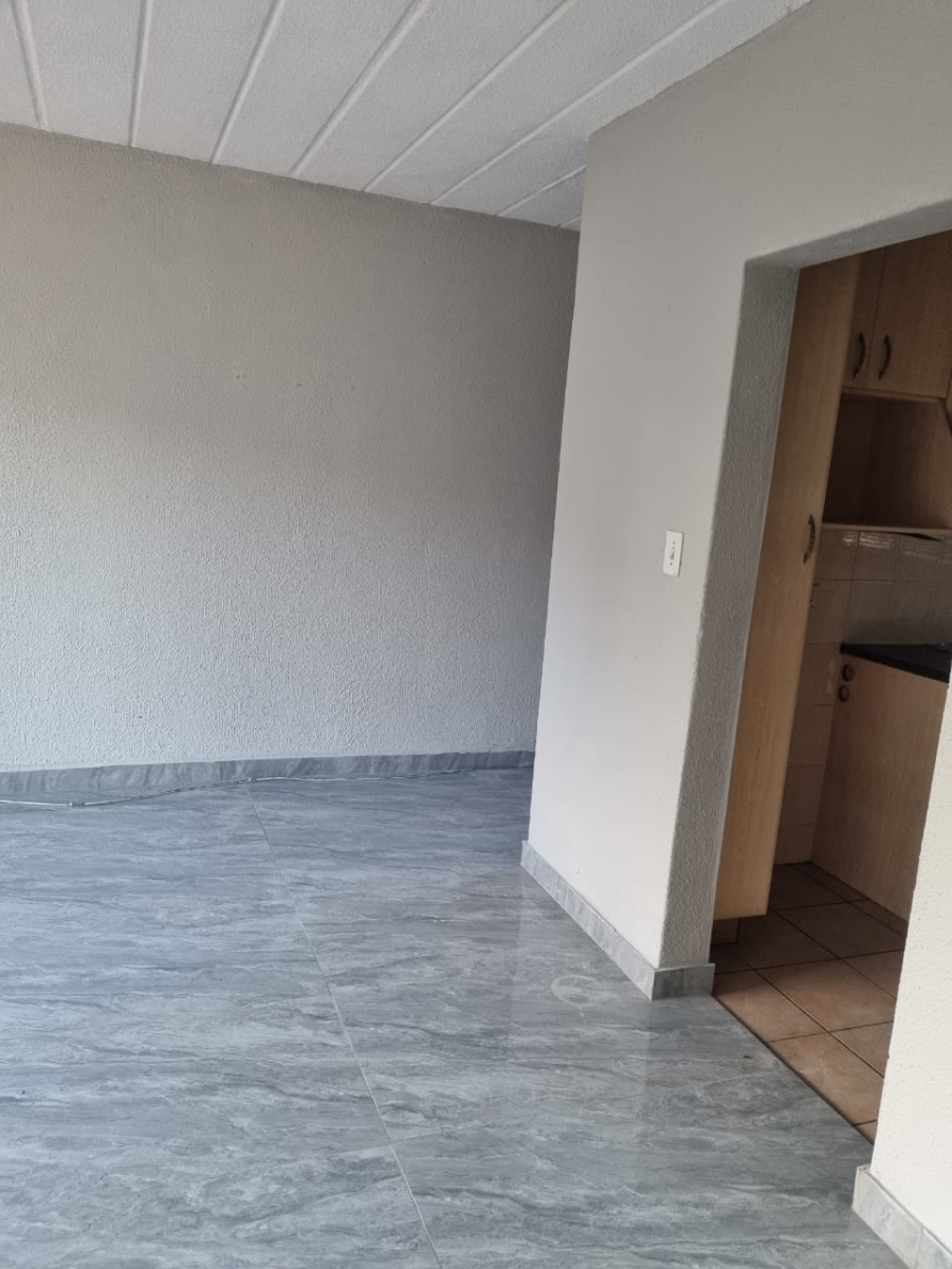 To Let 2 Bedroom Property for Rent in Goedeburg Gauteng