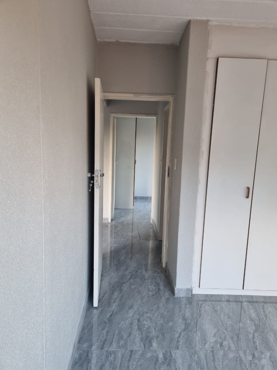 To Let 2 Bedroom Property for Rent in Goedeburg Gauteng