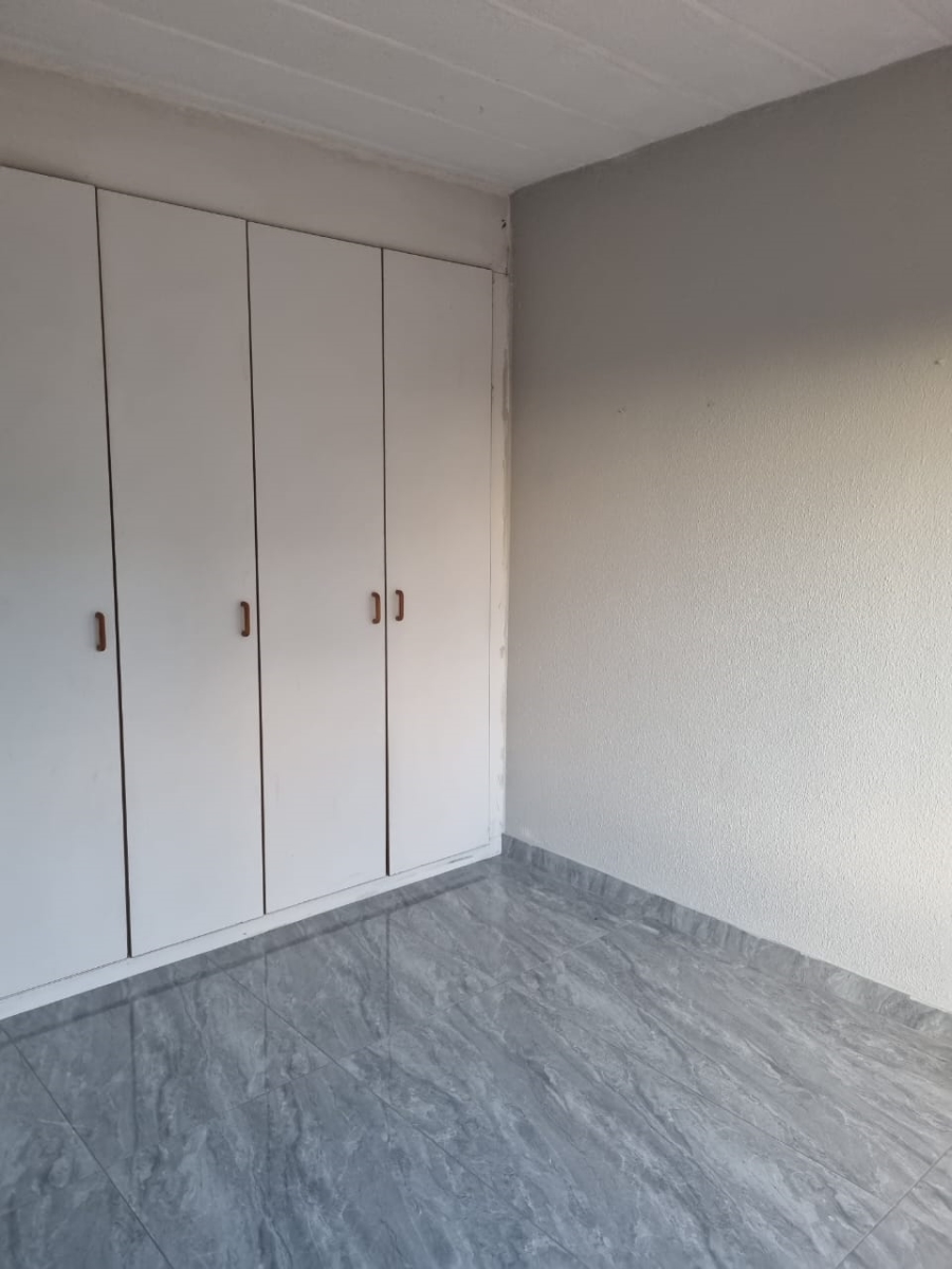 To Let 2 Bedroom Property for Rent in Goedeburg Gauteng