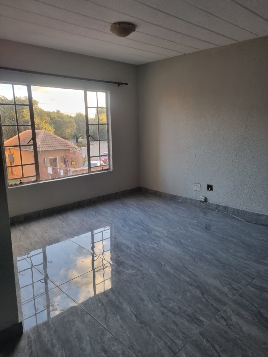 To Let 2 Bedroom Property for Rent in Goedeburg Gauteng