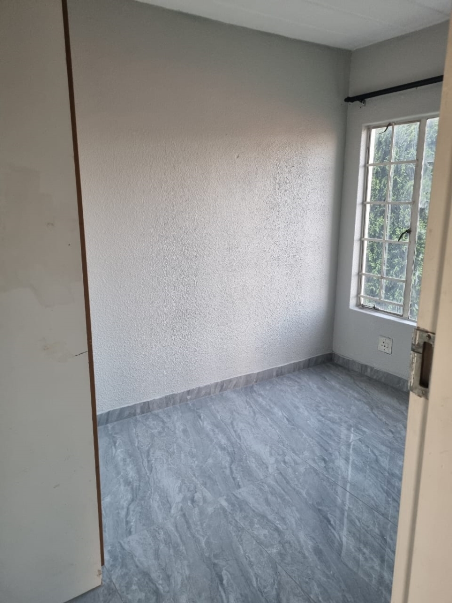 To Let 2 Bedroom Property for Rent in Goedeburg Gauteng