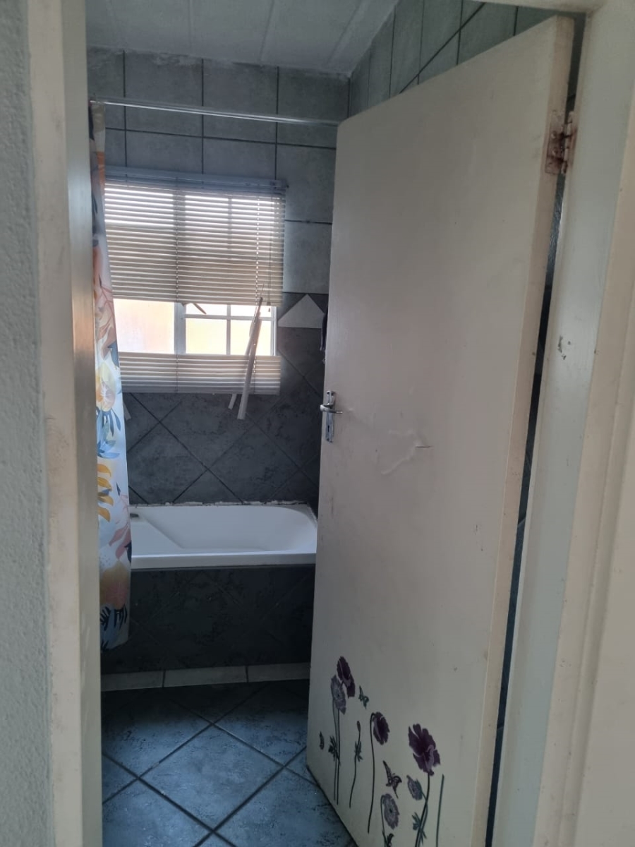To Let 2 Bedroom Property for Rent in Goedeburg Gauteng