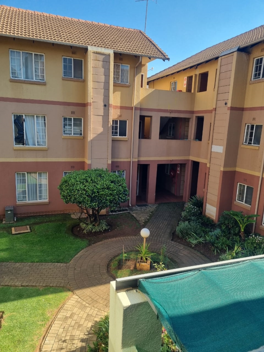 To Let 2 Bedroom Property for Rent in Goedeburg Gauteng