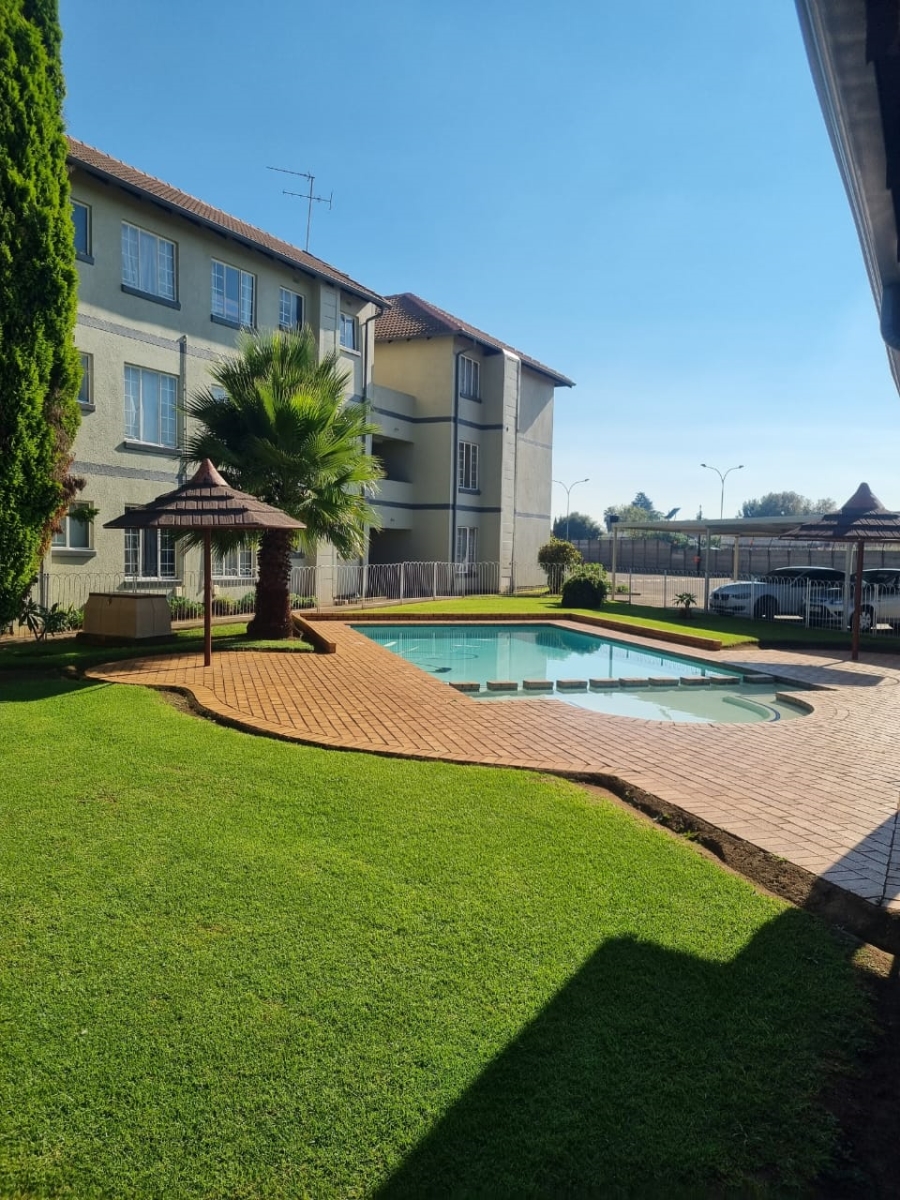 To Let 2 Bedroom Property for Rent in Goedeburg Gauteng