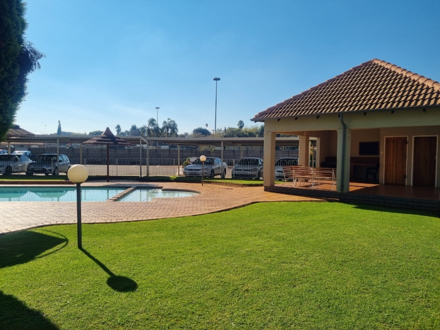 To Let 2 Bedroom Property for Rent in Goedeburg Gauteng