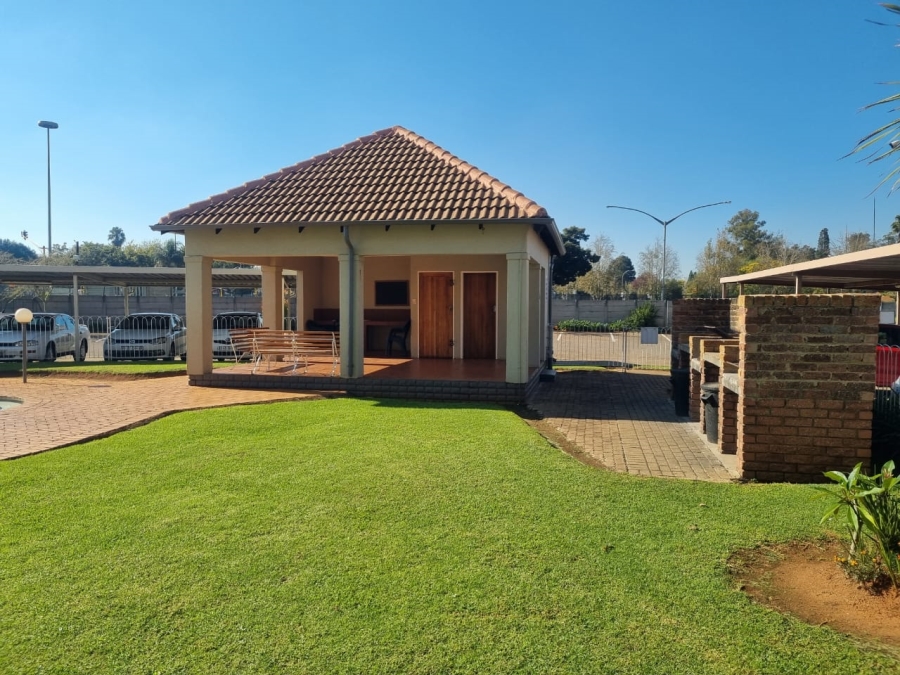 To Let 2 Bedroom Property for Rent in Goedeburg Gauteng