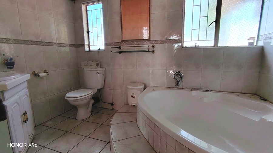 Commercial Property for Sale in Glen Donald A H Gauteng
