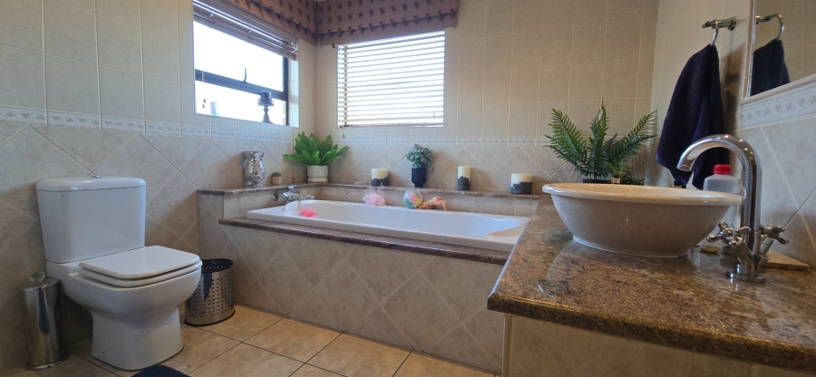 To Let 5 Bedroom Property for Rent in Meyersdal Gauteng