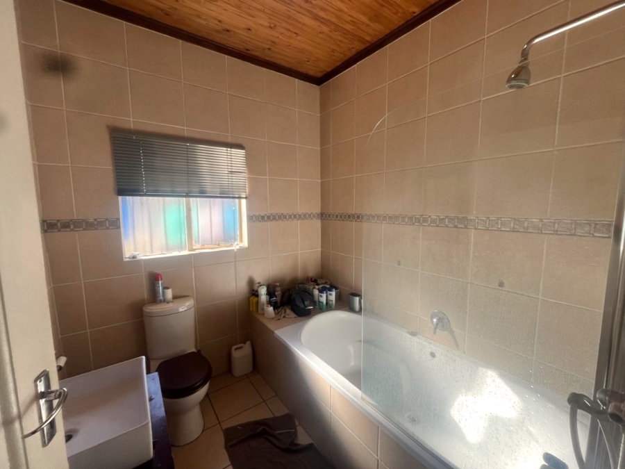 To Let 4 Bedroom Property for Rent in Gezina Gauteng
