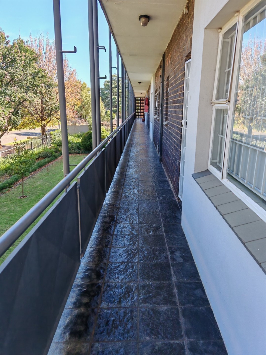 2 Bedroom Property for Sale in Linden Gauteng