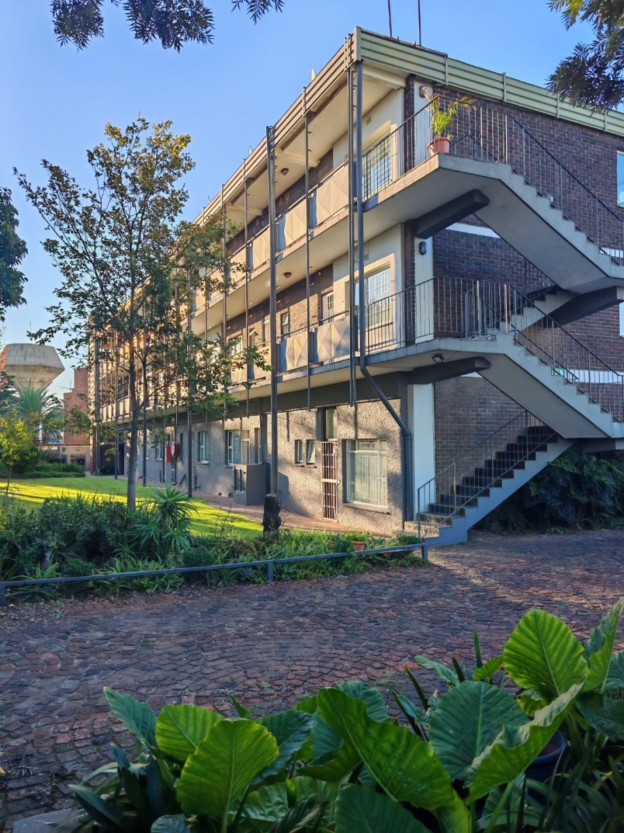 2 Bedroom Property for Sale in Linden Gauteng