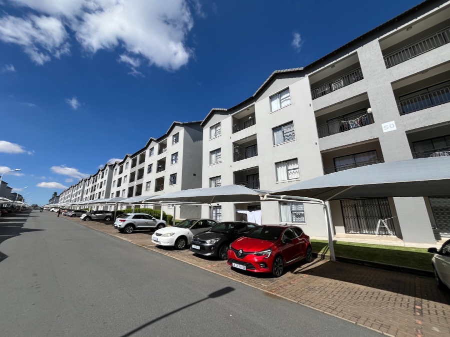 To Let 2 Bedroom Property for Rent in Erand Gardens Gauteng