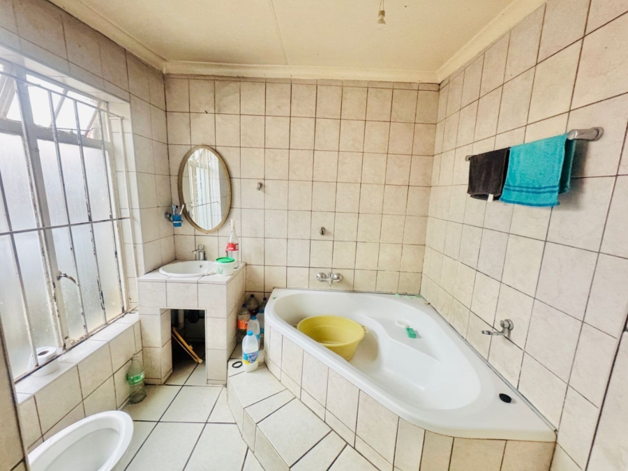 4 Bedroom Property for Sale in Bezuidenhout Valley Gauteng