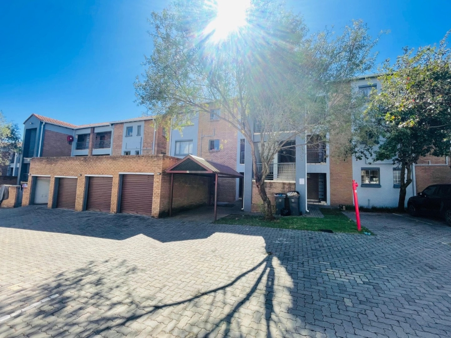 2 Bedroom Property for Sale in Vorna Valley Gauteng
