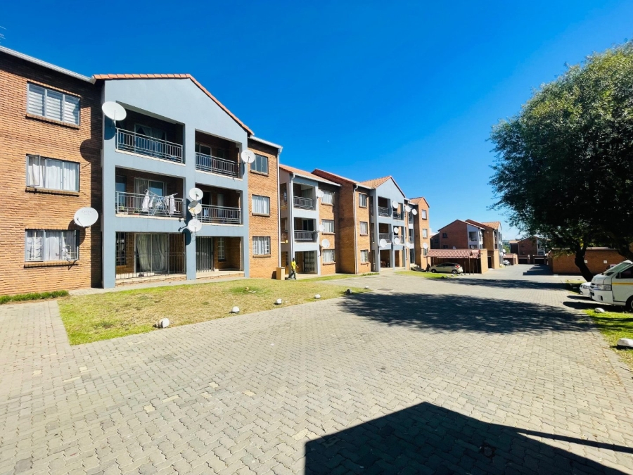 2 Bedroom Property for Sale in Vorna Valley Gauteng