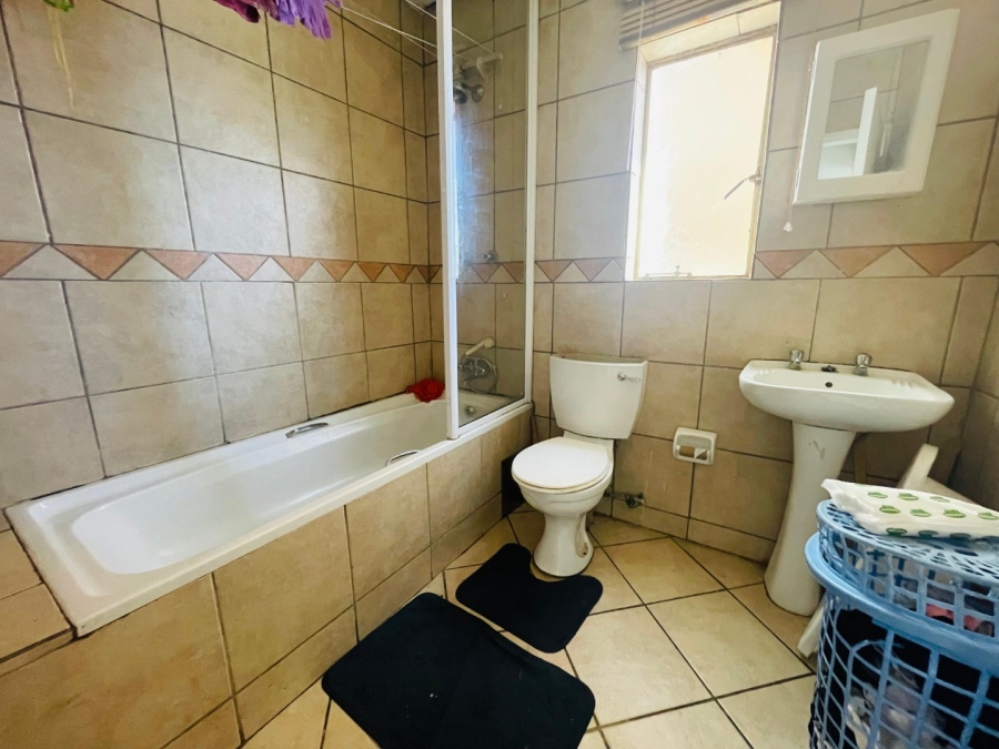 2 Bedroom Property for Sale in Vorna Valley Gauteng