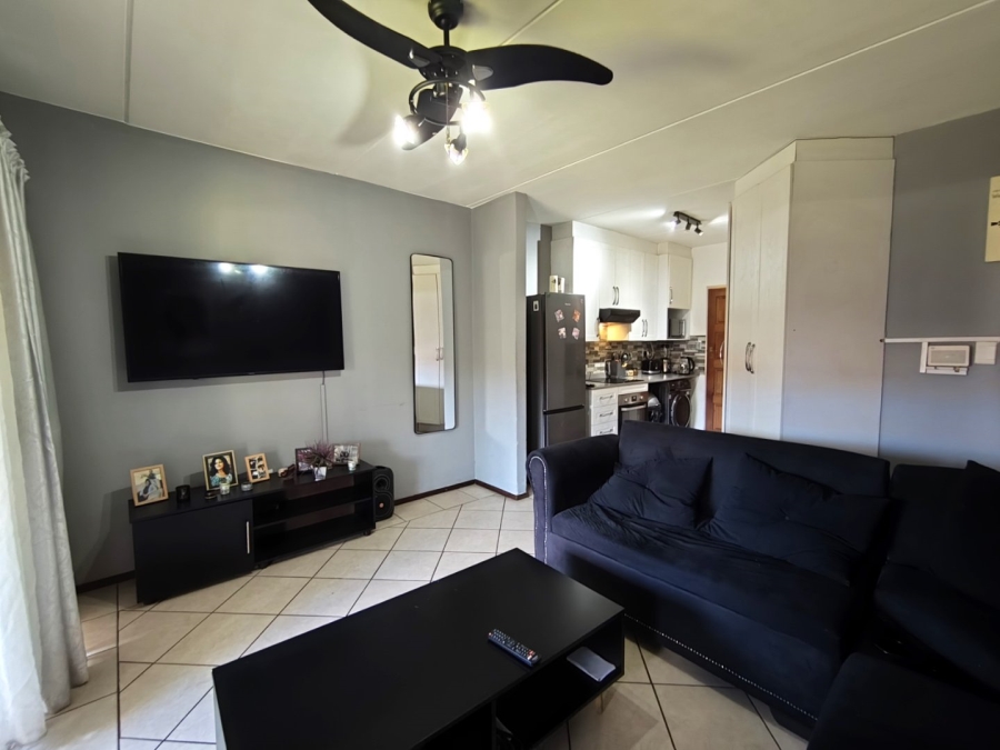 2 Bedroom Property for Sale in Little Falls Gauteng