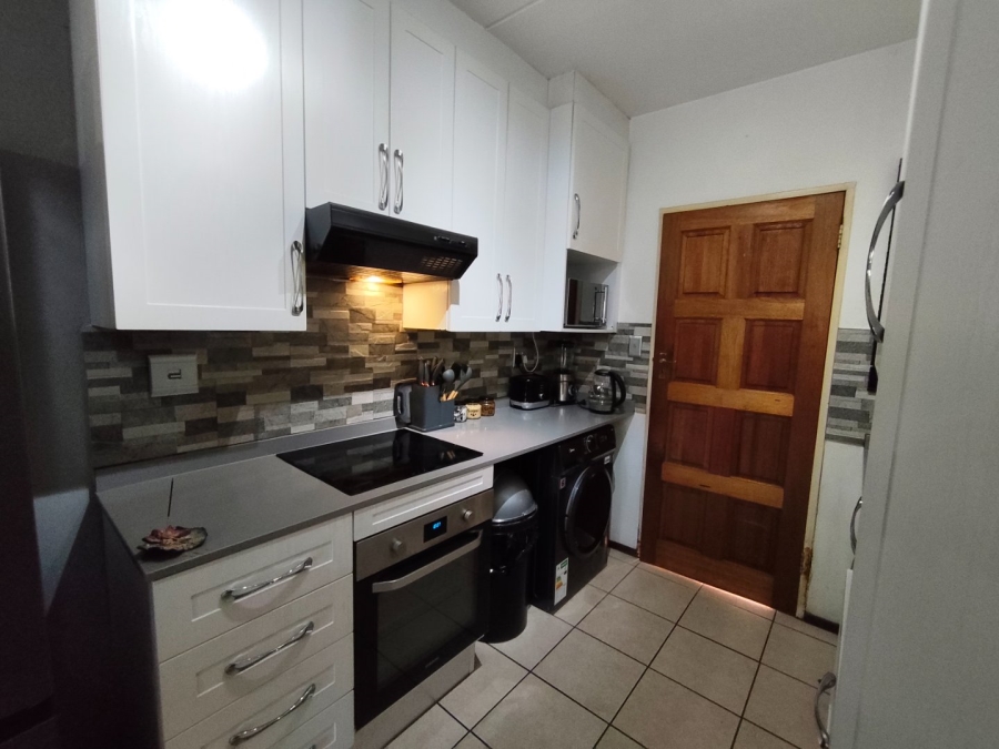 2 Bedroom Property for Sale in Little Falls Gauteng