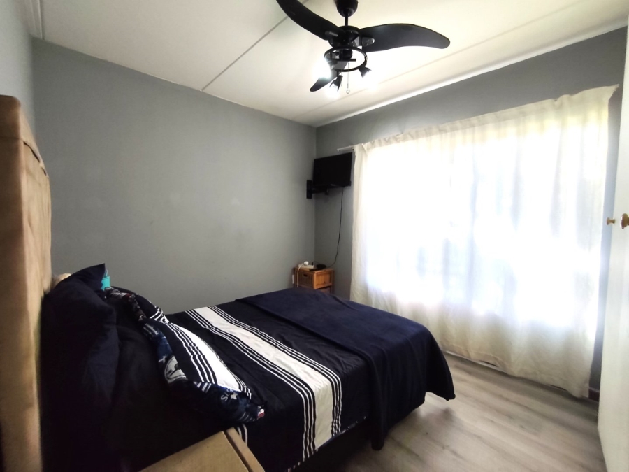 2 Bedroom Property for Sale in Little Falls Gauteng