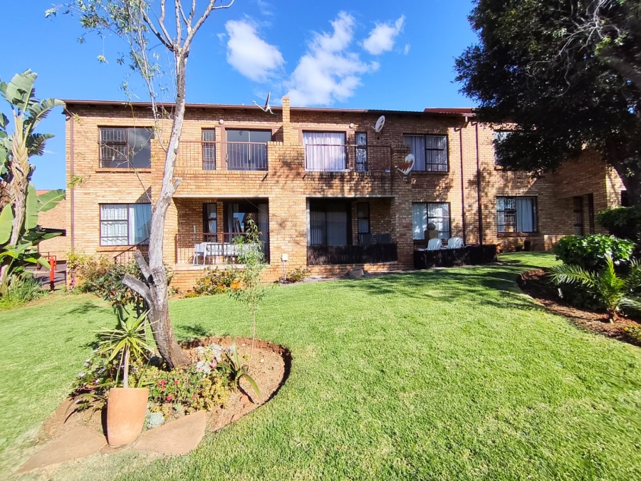 2 Bedroom Property for Sale in Little Falls Gauteng