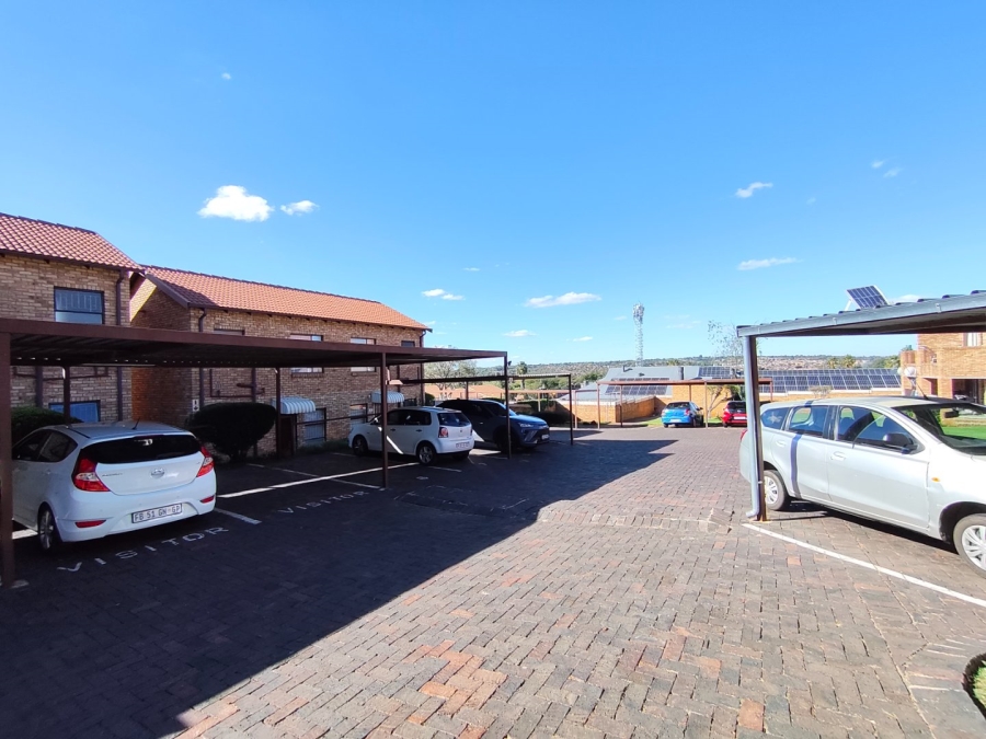2 Bedroom Property for Sale in Little Falls Gauteng