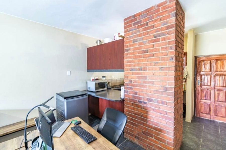 2 Bedroom Property for Sale in Erand Gardens Gauteng