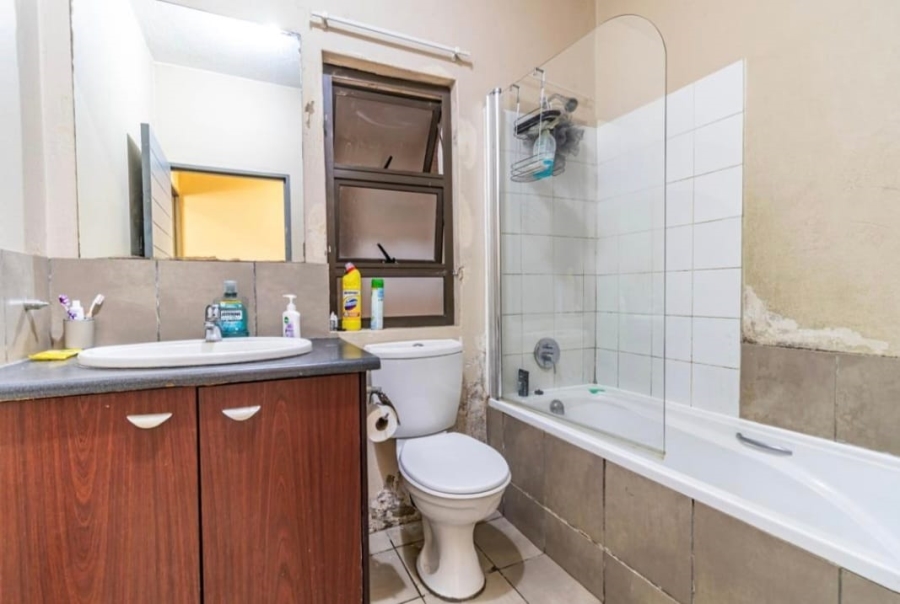 2 Bedroom Property for Sale in Erand Gardens Gauteng