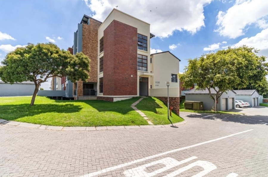 2 Bedroom Property for Sale in Erand Gardens Gauteng