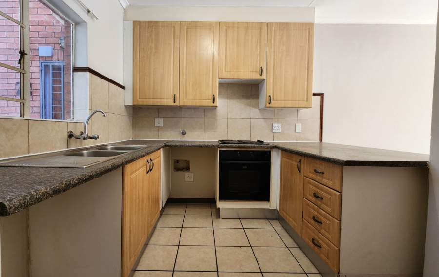 2 Bedroom Property for Sale in Die Hoewes Gauteng
