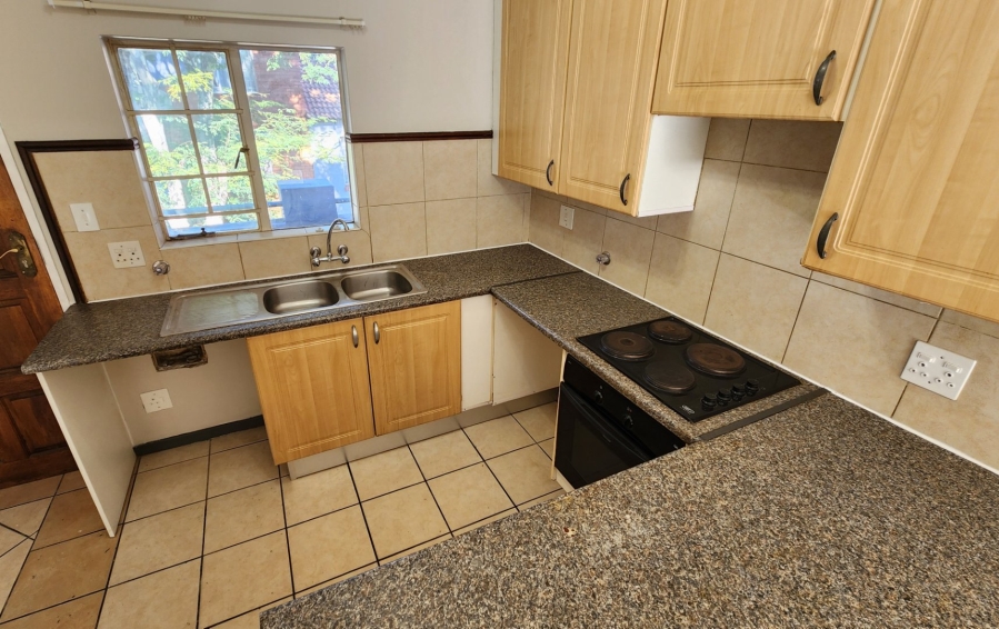 2 Bedroom Property for Sale in Die Hoewes Gauteng