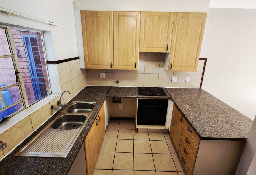 2 Bedroom Property for Sale in Die Hoewes Gauteng