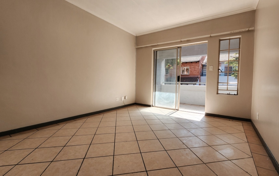2 Bedroom Property for Sale in Die Hoewes Gauteng