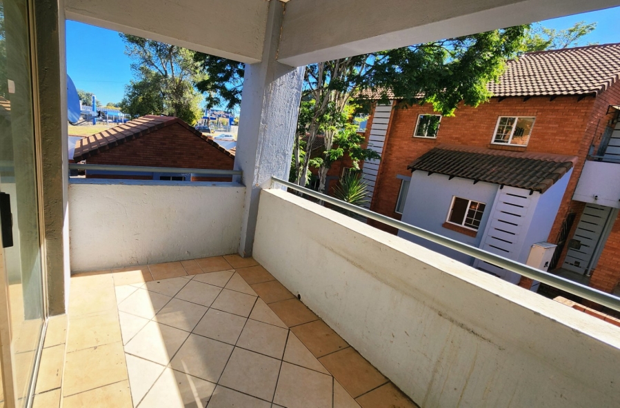 2 Bedroom Property for Sale in Die Hoewes Gauteng