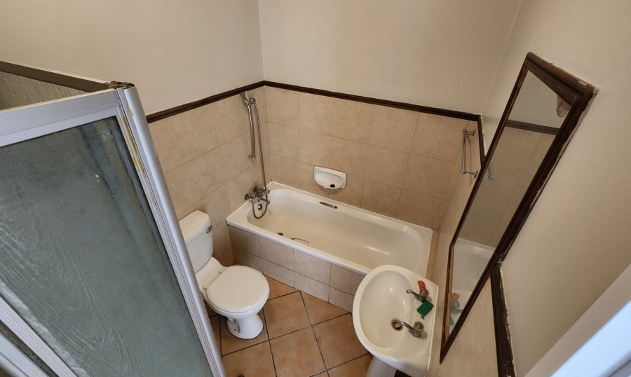 2 Bedroom Property for Sale in Die Hoewes Gauteng