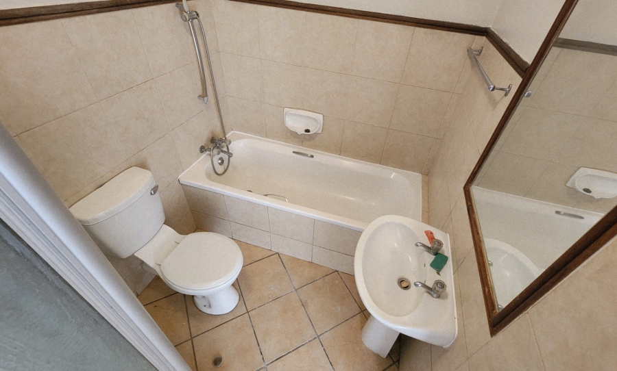 2 Bedroom Property for Sale in Die Hoewes Gauteng