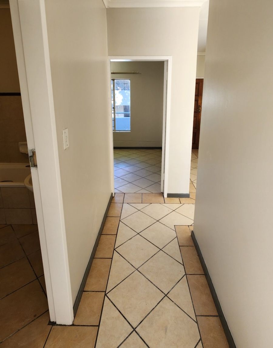 2 Bedroom Property for Sale in Die Hoewes Gauteng