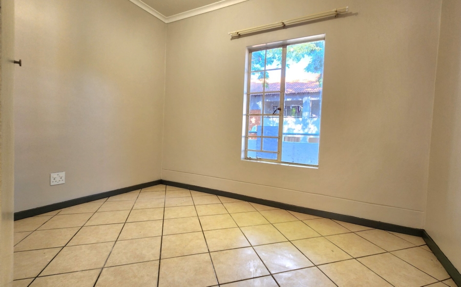 2 Bedroom Property for Sale in Die Hoewes Gauteng