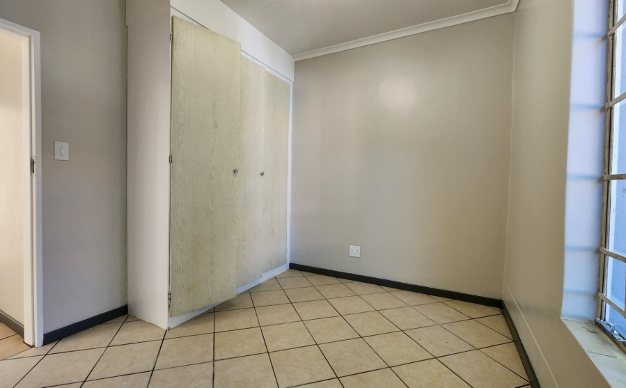 2 Bedroom Property for Sale in Die Hoewes Gauteng