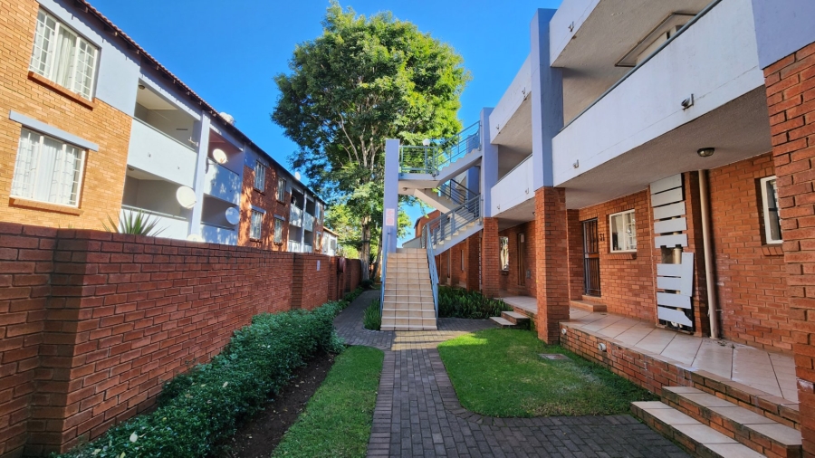 2 Bedroom Property for Sale in Die Hoewes Gauteng