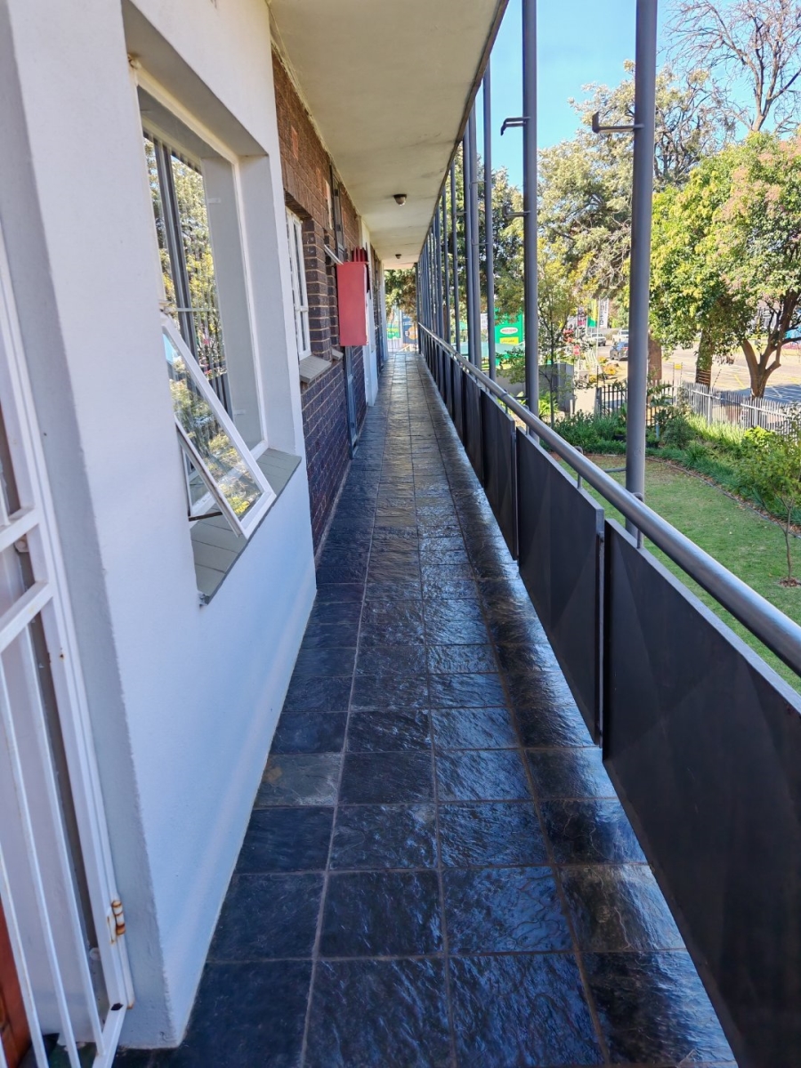 2 Bedroom Property for Sale in Linden Gauteng