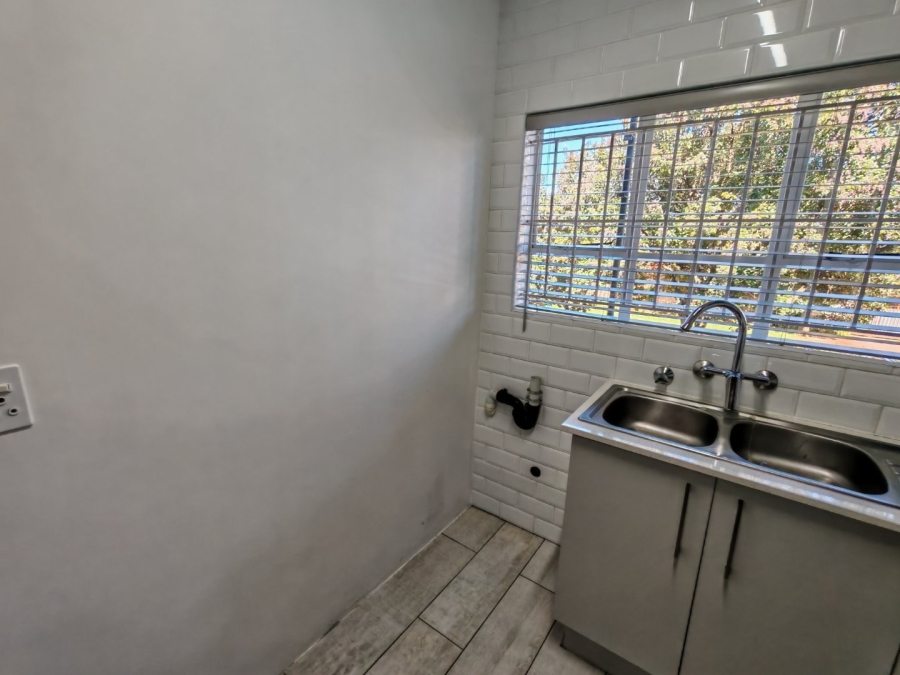 2 Bedroom Property for Sale in Linden Gauteng