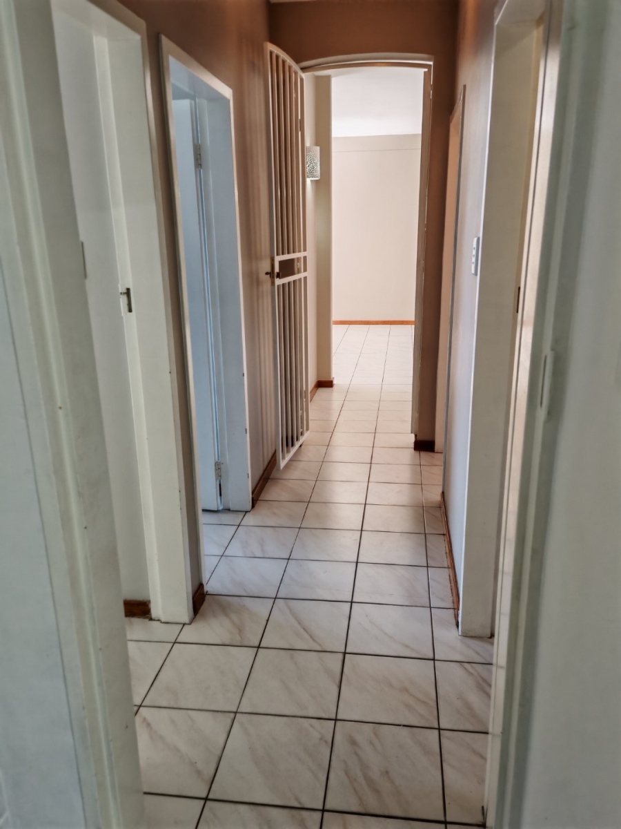 2 Bedroom Property for Sale in Linden Gauteng