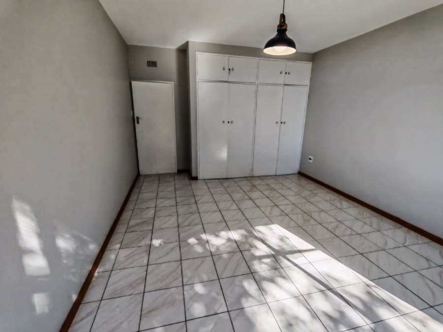 2 Bedroom Property for Sale in Linden Gauteng