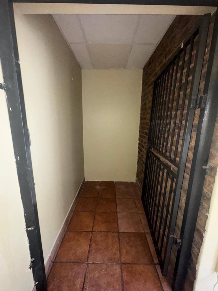 To Let Commercial Property for Rent in Wierda Park Gauteng